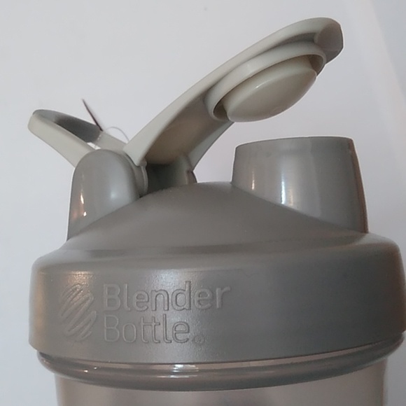 BlenderBottle Classic, Pebble Gray, 20 oz, NWT - Picture 5 of 6